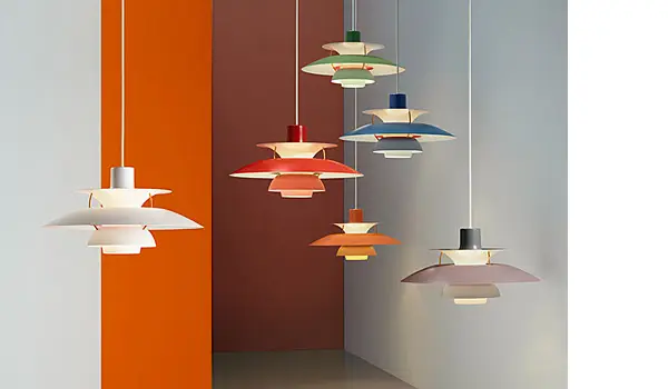 Lampes suspendues colorées conçues par Poul Henningsen